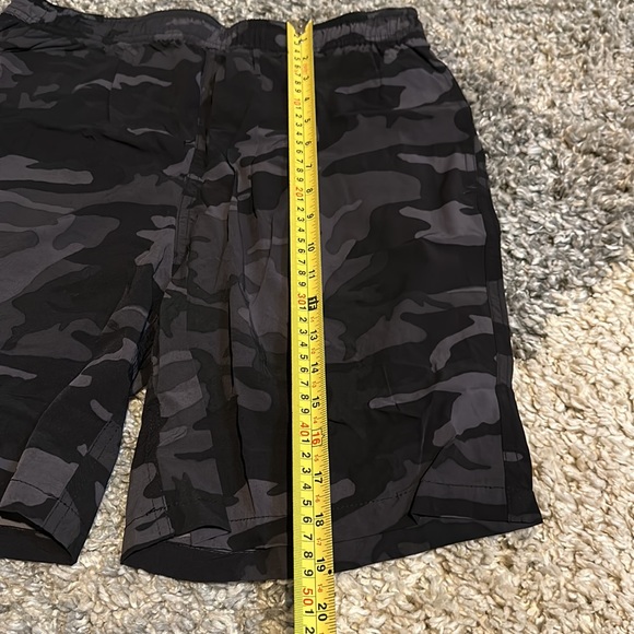 Kirkland Signature Men's Swim Shorts, Black Camouflage - Picture 12 of 12
